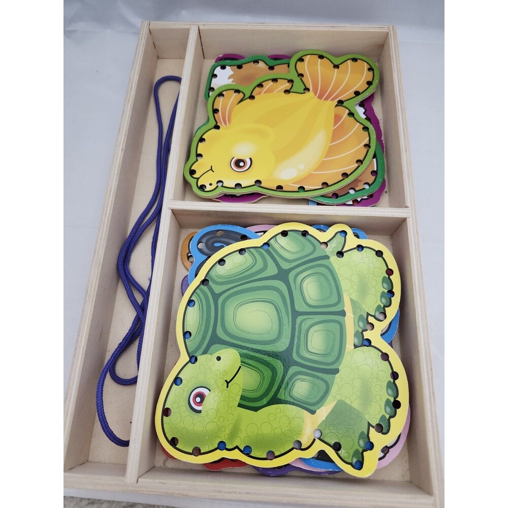 Melissa & Doug Lace & Trace Farm Animal Set With Wooden Case 10 Animals 1 String